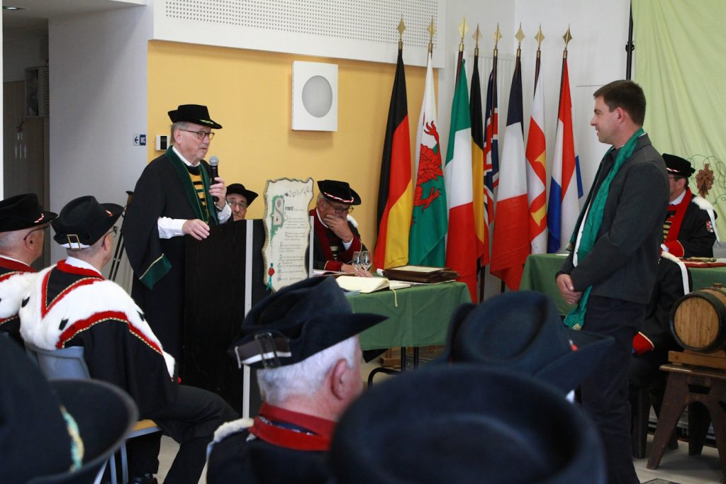 Albert MICHENEAU, chevalier, présente Aurélien JANEAU
