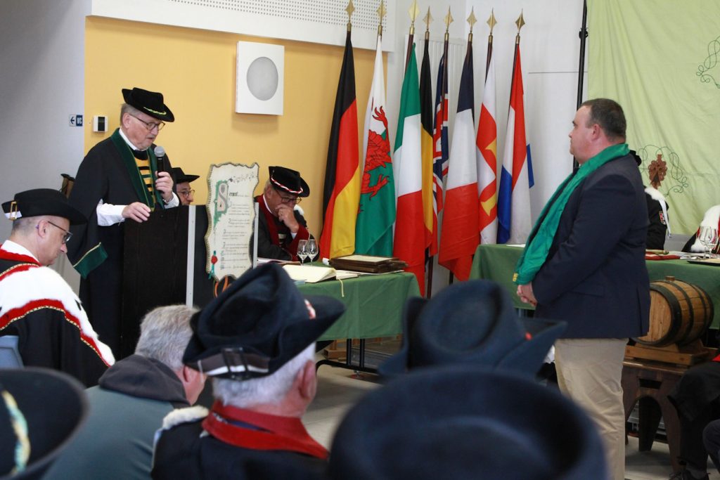Sébastien HEURTEAU adoubé par le chevalier Albert MICHENEAU